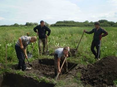Волинські археологи знайшли поховання і мідні монети